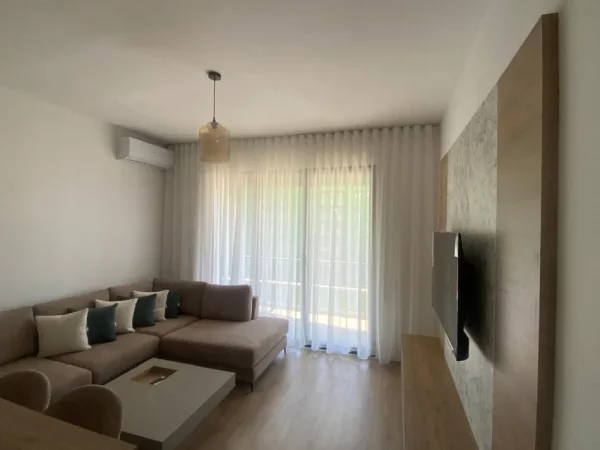 Tirane, jepet me qera apartament 2+1+Ballkon Kati 5, 100 m² 700 €