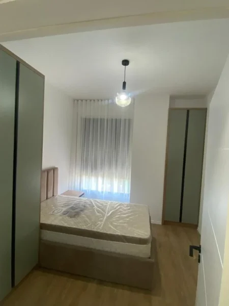 Tirane, jepet me qera apartament 2+1+Ballkon Kati 5, 100 m² 700 €