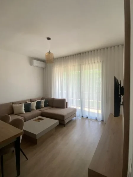 Tirane, jepet me qera apartament 2+1+Ballkon Kati 5, 100 m² 700 €