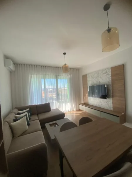 Tirane, jepet me qera apartament 2+1+Ballkon Kati 5, 100 m² 700 €