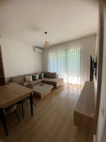 Tirane, jepet me qera apartament 2+1+Ballkon Kati 5, 100 m² 700 €