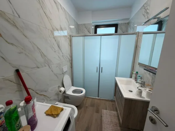 Tirane, jepet me qera apartament 1+1 Kati 7, 73 m² 1.000 € (myslym shyr)