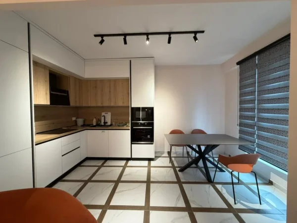 Tirane, jepet me qera apartament 1+1 Kati 7, 73 m² 1.000 € (myslym shyr)