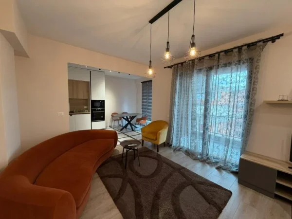 Tirane, jepet me qera apartament 1+1 Kati 7, 73 m² 1.000 € (myslym shyr)