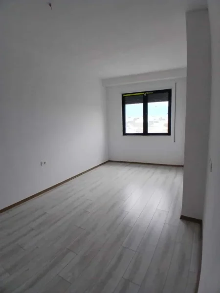 Tirane, jepet me qera apartament 2+1 Kati 3, 118 m² 365 € (Paskuqan)