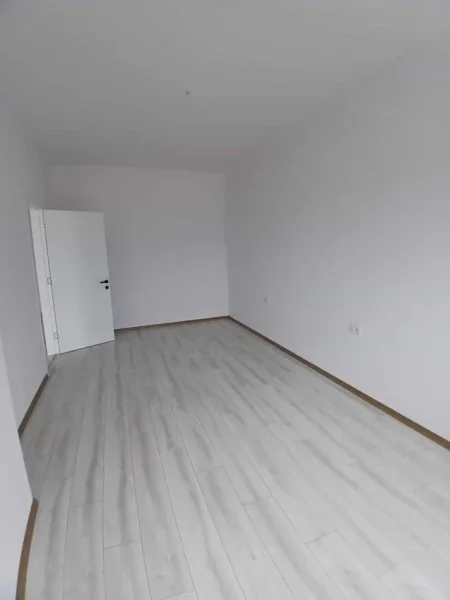 Tirane, jepet me qera apartament 2+1 Kati 3, 118 m² 365 € (Paskuqan)