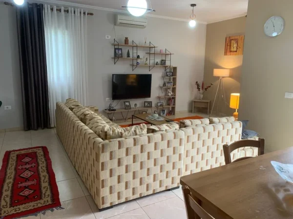 Tirane, jepet me qera apartament 2+1+Ballkon Kati 2, 82 m² 550 € (Kopshti Zoologjik)