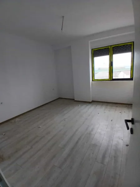 Tirane, jepet me qera apartament 3+1 Kati 5, 125 m² 415 € (Paskuqan)