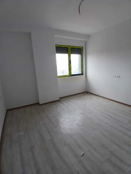 Tirane, jepet me qera apartament 3+1 Kati 5, 125 m² 415 € (Paskuqan)