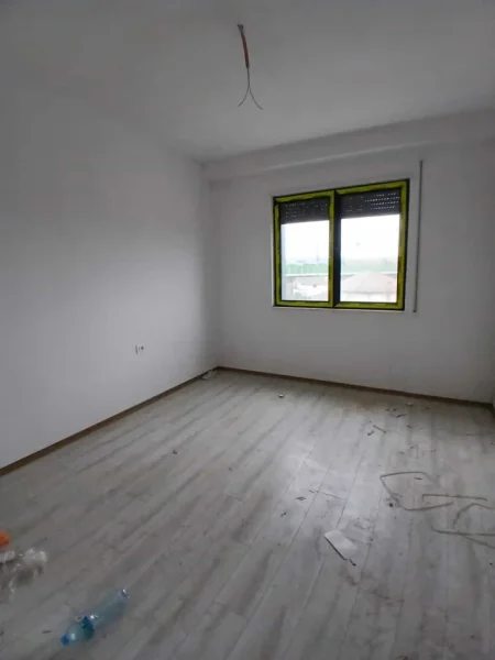 Tirane, jepet me qera apartament 3+1 Kati 5, 125 m² 415 € (Paskuqan)