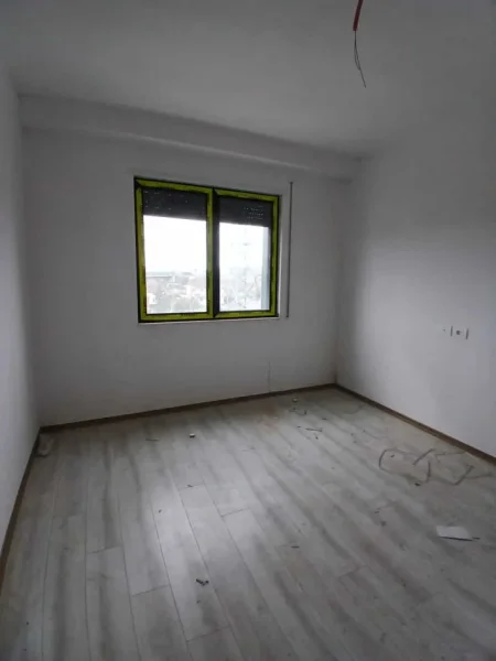 Tirane, jepet me qera apartament 3+1 Kati 5, 125 m² 415 € (Paskuqan)