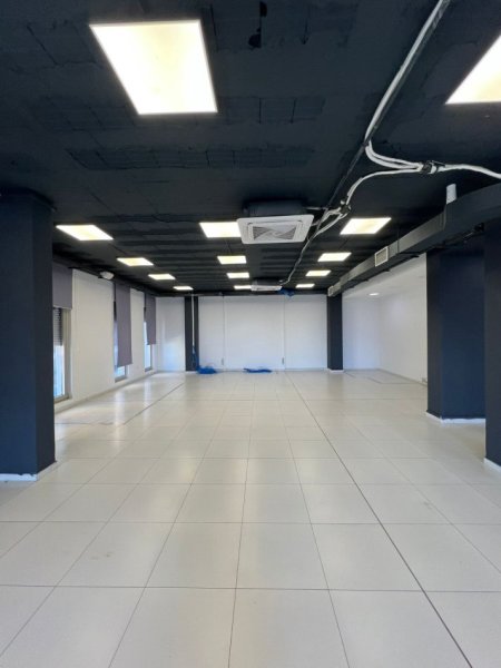 Tirane, jepet me qera zyre Kati 1, 1.077 m² 15.000 € (ZOGU I ZI)