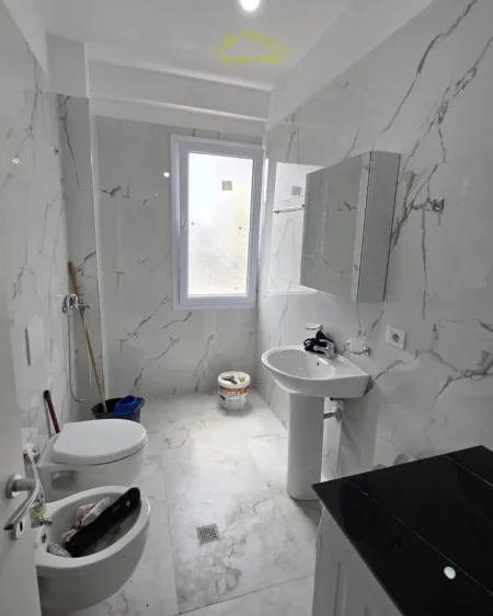 Tirane, shitet apartament 2+1 Kati 2, 78 m² 