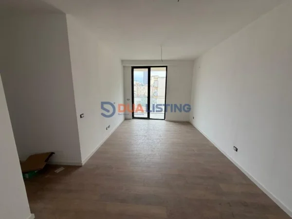 Tirane, jepet me qera zyre , 117 m² 1.170 € (Mine Peza)