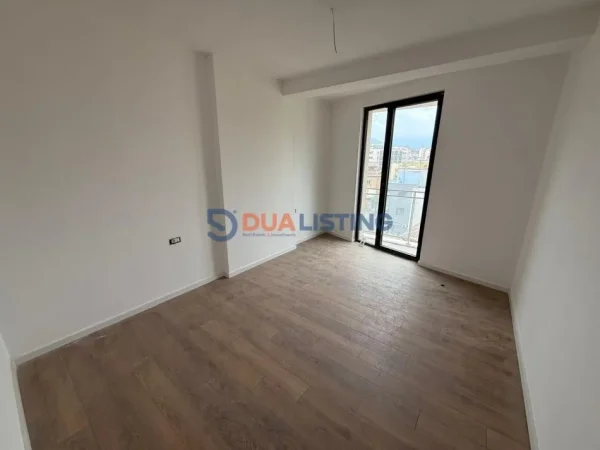 Tirane, jepet me qera zyre , 117 m² 1.170 € (Mine Peza)