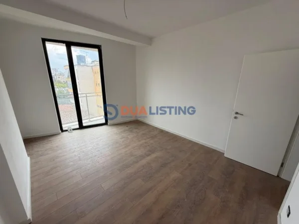 Tirane, jepet me qera zyre , 117 m² 1.170 € (Mine Peza)