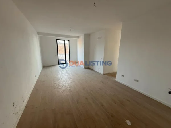 Tirane, jepet me qera zyre , 117 m² 1.170 € (Mine Peza)
