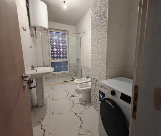 Tirane, shitet apartament 2+1 Kati 3, (Porcelan)