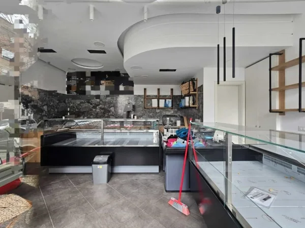 Tirane, shes dyqan Kati 0, 48 m² 145.000 € (Bulevardi Gjergj Fishta)