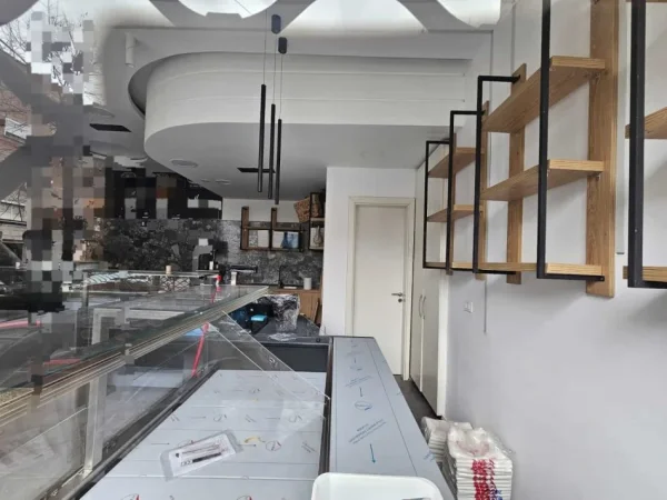 Tirane, shes dyqan Kati 0, 48 m² 145.000 € (Bulevardi Gjergj Fishta)