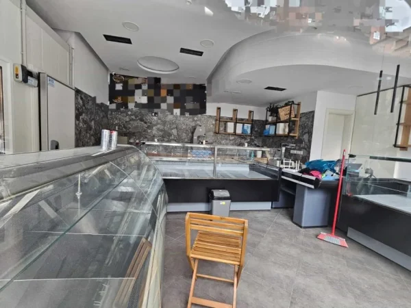 Tirane, shes dyqan Kati 0, 48 m² 145.000 € (Bulevardi Gjergj Fishta)