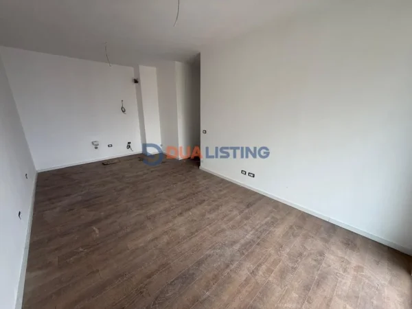 Tirane, jepet me qera ambjent biznesi , 108 m² 1.070 € (Mine Peza)