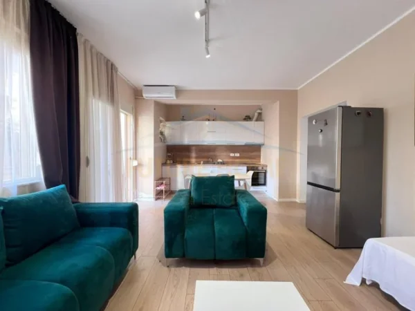 Tirane, shitet apartament 1+1+Ballkon Kati 1, 65 m² 105.000 € (Golem)