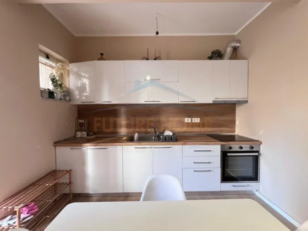 Tirane, shitet apartament 1+1+Ballkon Kati 1, 65 m² 105.000 € (Golem)