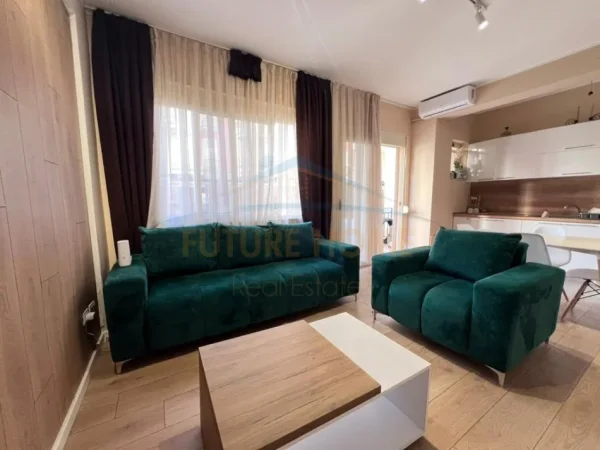 Tirane, shitet apartament 1+1+Ballkon Kati 1, 65 m² 105.000 € (Golem)