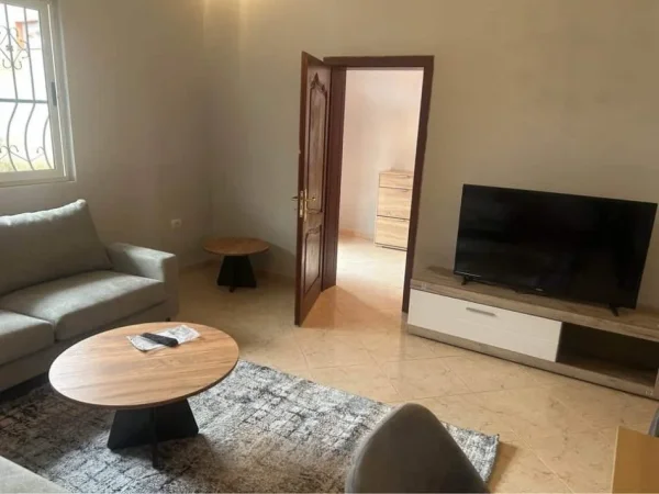 Tirane, jepet me qera Vile 2+1 Kati 1, 100 m² 470 € (Rruga Migjeni)