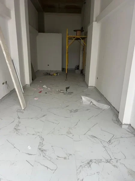 Tirane, jepet me qera dyqan Kati 0, 30 m² 1.500 € (LAPRAKE)