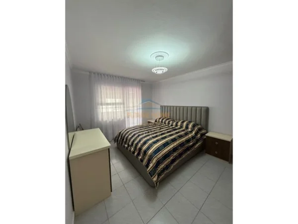 Tirane, jepet me qera apartament 3+1+Ballkon Kati 4, 79 m² 800 € (BULEVARDI ZOGU I 1)