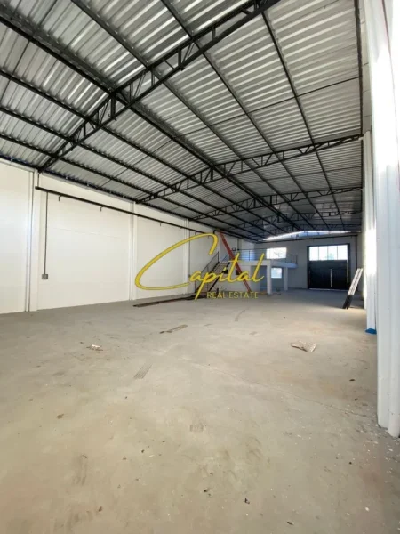 Tirane, jepet me qera magazine Kati 0, 145 m² 2.000 € (YRSHEK)