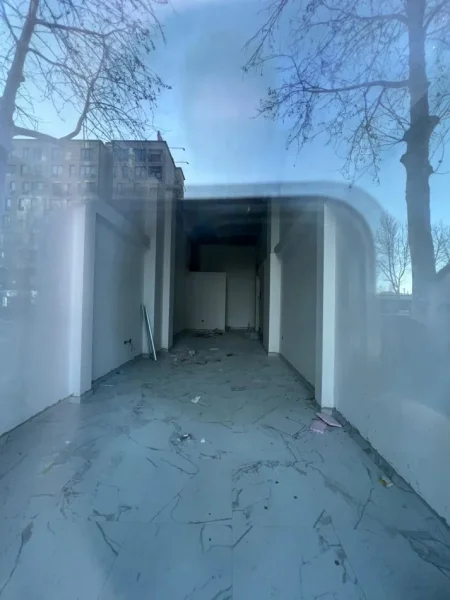 Tirane, jepet me qera dyqan Kati 0, 50 m² 1.500 € (LAPRAKE)