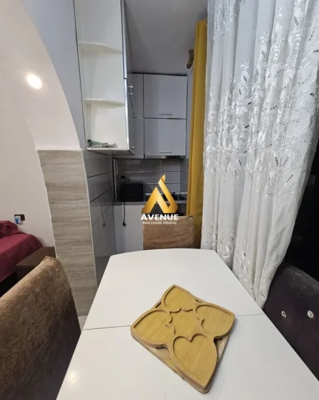 Tirane, jepet me qera apartament 2+1 Kati 4, 460 € (rruga irfan tomini)