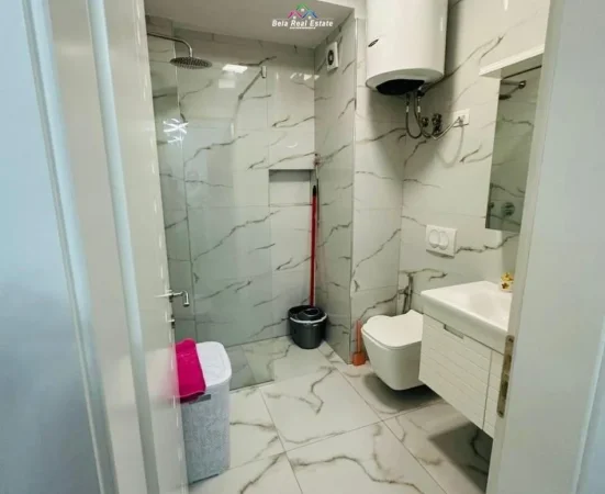 Tirane, jepet me qera apartament 1+1 Kati 5, 60 m² 520 € (Rruga 3 Deshmoret)