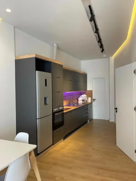 Tirane, jepet me qera apartament 1+1 Kati 2, 500 € (liqeni i thate)