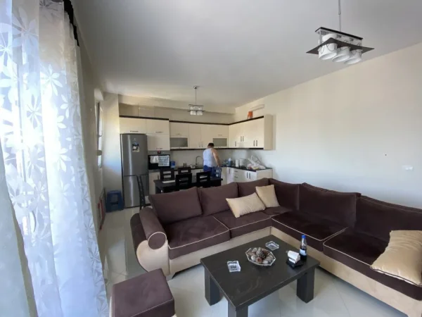 Elbasan, jepet me qera apartament 2+1+Aneks+Ballkon Kati 11, 95 m² 500 € (Elbasan arena)