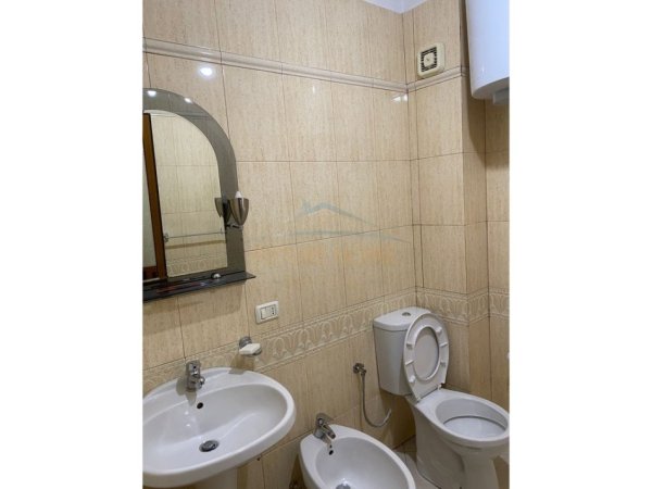 Tirane, jepet me qera apartament 2+1 Kati 5, 94 m² 550 € (Delijorgji)