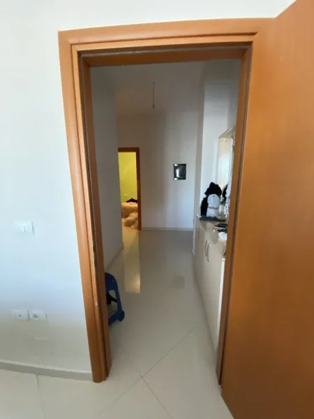 Elbasan, jepet me qera apartament 2+1+Aneks+Ballkon Kati 11, 95 m² 500 € (Elbasan arena)