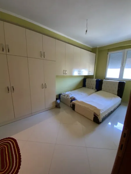 Elbasan, jepet me qera apartament 2+1+Aneks+Ballkon Kati 11, 95 m² 500 € (Elbasan arena)