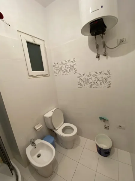 Elbasan, jepet me qera apartament 2+1+Aneks+Ballkon Kati 11, 95 m² 500 € (Elbasan arena)