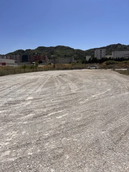 Tirane, jepet me qera ambjent biznesi Kati 0, 2.000 m² (rruga nacionale e vjeter)