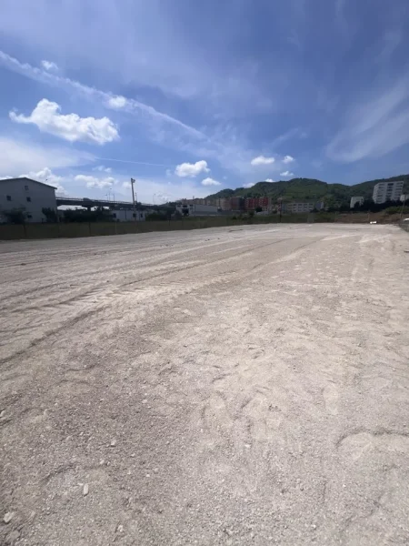 Tirane, jepet me qera ambjent biznesi Kati 0, 2.000 m² (rruga nacionale e vjeter)