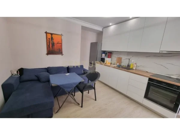 Tirane, jepet me qera apartament 1+1 Kati 3, 65 m² 500 € (laprake)