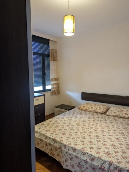 Tirane, jepet me qera apartament 2+1 Kati 2, 85 m² 700 € (Pranë Gardës, Liqeni Artificial, Tiranë)