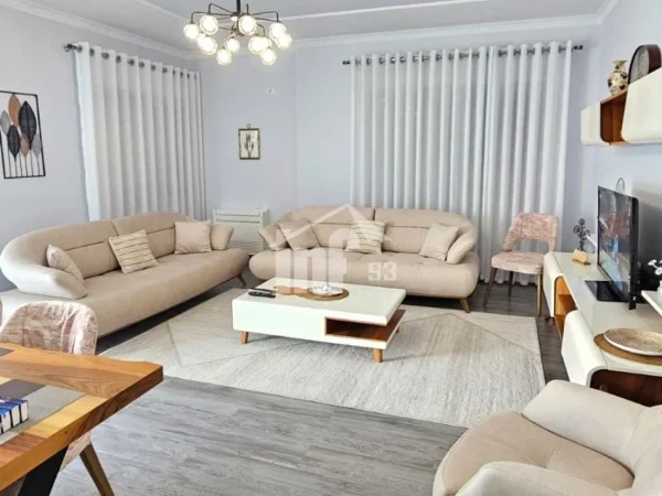 Tirane, jepet me qera apartament 3+1+Ballkon Kati 7, 130 m² 1.500 € (TE KOPSHTI ZOOLOGJIK)