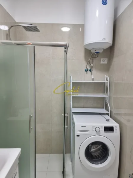 Tirane, jepet me qera apartament 1+1 Kati 4, 50m² 850 € (KOMUNA E PARISIT)