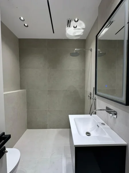 Tirane, shitet apartament 2+1+Ballkon Kati 5, 145 m² 670.000 € (Komuna e Parisit)