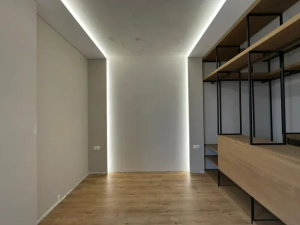 Tirane, shitet apartament 2+1+Ballkon Kati 5, 145 m² 670.000 € (Komuna e Parisit)